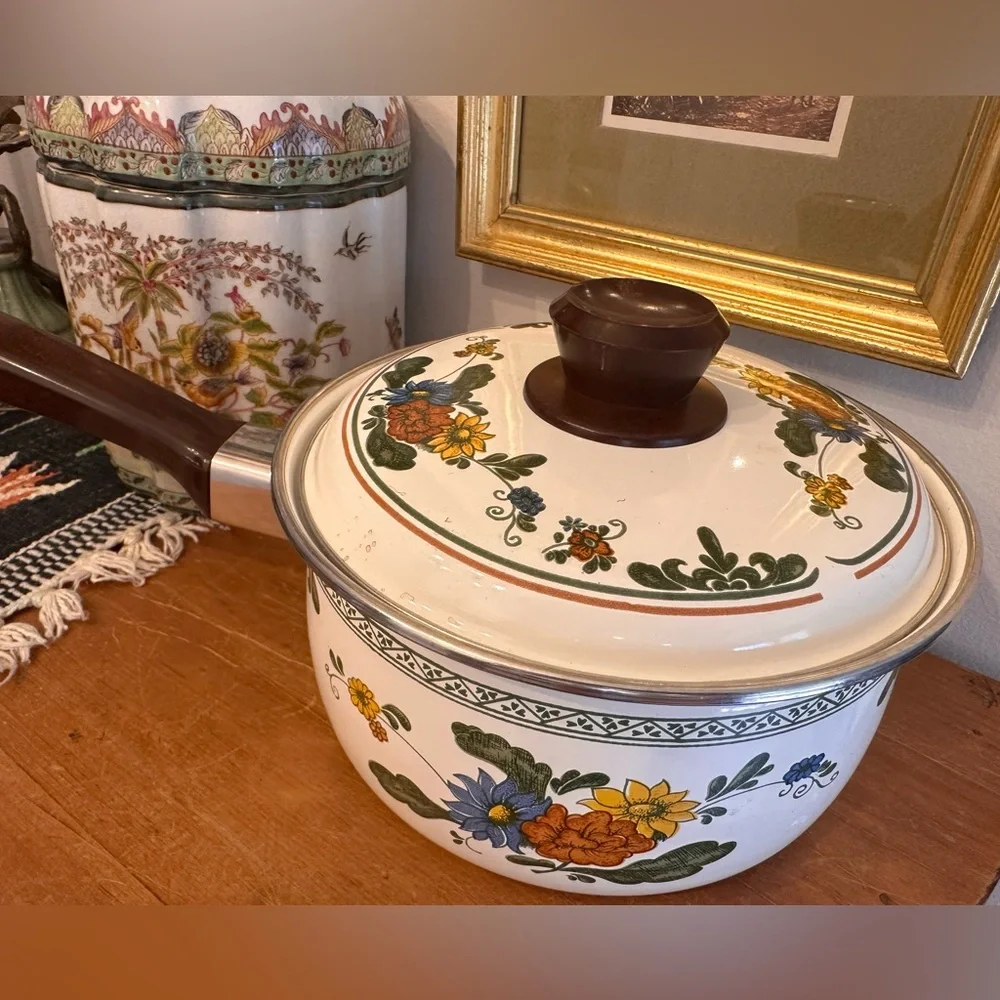 Vintage Villeroy & Bosch Retro Floral Enamel Saucepan with Lid Country Kitchen